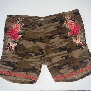 Johnny Was Camo/Embroidered Shirts 2XL